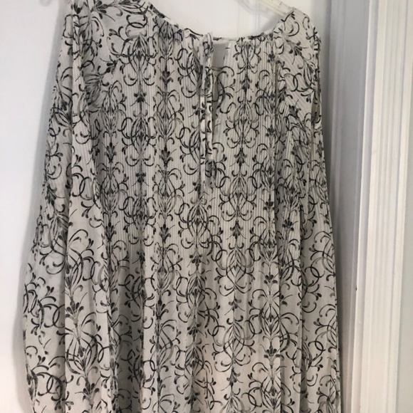 Light flowy long sleeve Michel Studio top - Picture 4 of 4